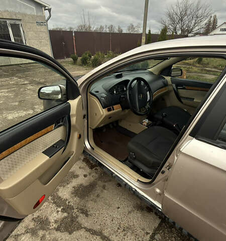 Бежевий Шевроле Авео, об'ємом двигуна 1.6 л та пробігом 205 тис. км за 2500 $, фото 2 на Automoto.ua
