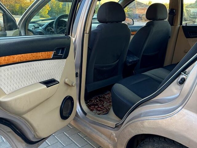 Шевроле Авео 2008 в Новоукраинке на Automoto.ua Бежевый Шевроле Авео, объемом двигателя 1.6 л и пробегом 190 тыс. км за 2800 $, фото 6 на Automoto.ua