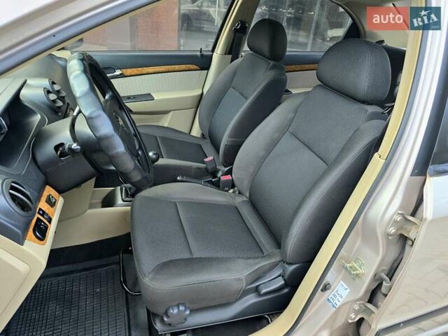 Бежевый Шевроле Авео, объемом двигателя 1.6 л и пробегом 170 тыс. км за 3300 $, фото 15 на Automoto.ua