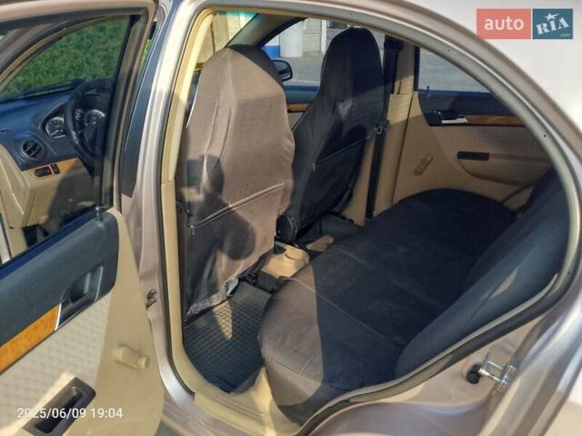 Бежевый Шевроле Авео, объемом двигателя 1.6 л и пробегом 165 тыс. км за 3650 $, фото 5 на Automoto.ua