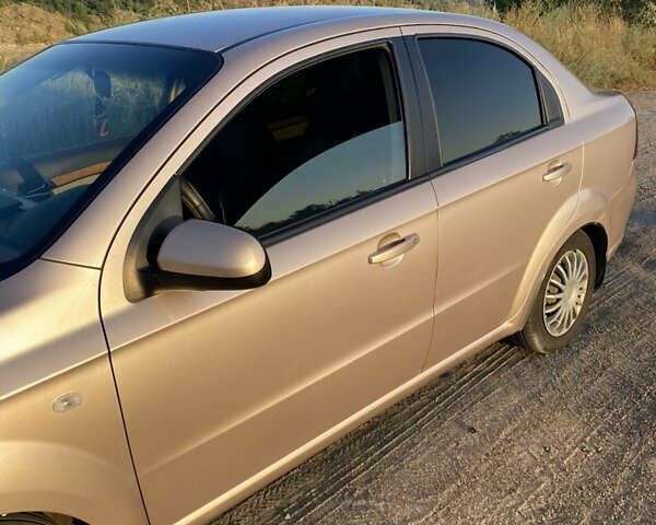 Бежевый Шевроле Авео, объемом двигателя 1.6 л и пробегом 210 тыс. км за 4200 $, фото 3 на Automoto.ua