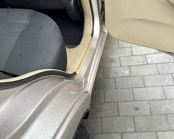 Бежевый Шевроле Авео, объемом двигателя 1.6 л и пробегом 278 тыс. км за 5400 $, фото 25 на Automoto.ua