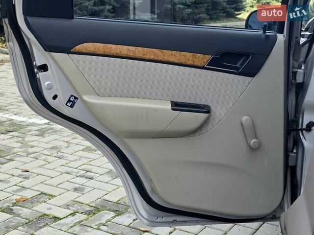 Бежевый Шевроле Авео, объемом двигателя 1.6 л и пробегом 170 тыс. км за 3300 $, фото 16 на Automoto.ua