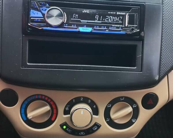 Бежевый Шевроле Авео, объемом двигателя 1.6 л и пробегом 180 тыс. км за 4600 $, фото 17 на Automoto.ua