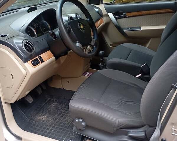 Бежевый Шевроле Авео, объемом двигателя 1.6 л и пробегом 191 тыс. км за 4500 $, фото 1 на Automoto.ua