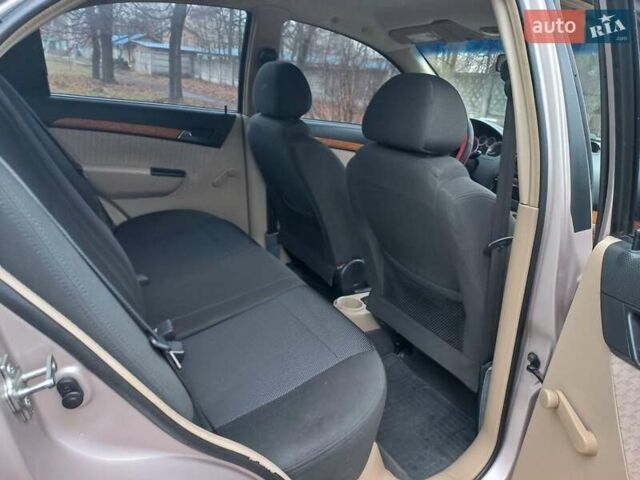 Бежевый Шевроле Авео, объемом двигателя 1.6 л и пробегом 180 тыс. км за 4600 $, фото 14 на Automoto.ua