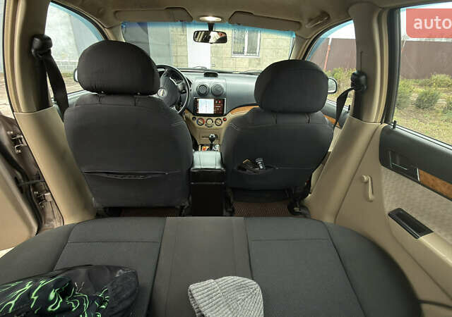 Бежевий Шевроле Авео, об'ємом двигуна 1.6 л та пробігом 205 тис. км за 2500 $, фото 1 на Automoto.ua