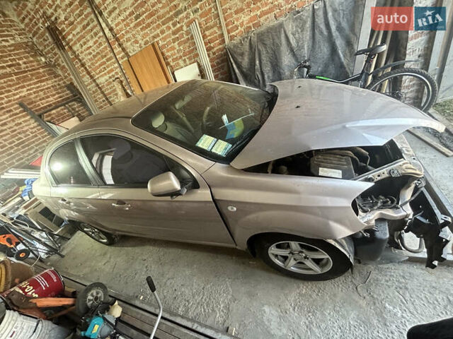 Бежевий Шевроле Авео, об'ємом двигуна 1.6 л та пробігом 102 тис. км за 2300 $, фото 3 на Automoto.ua