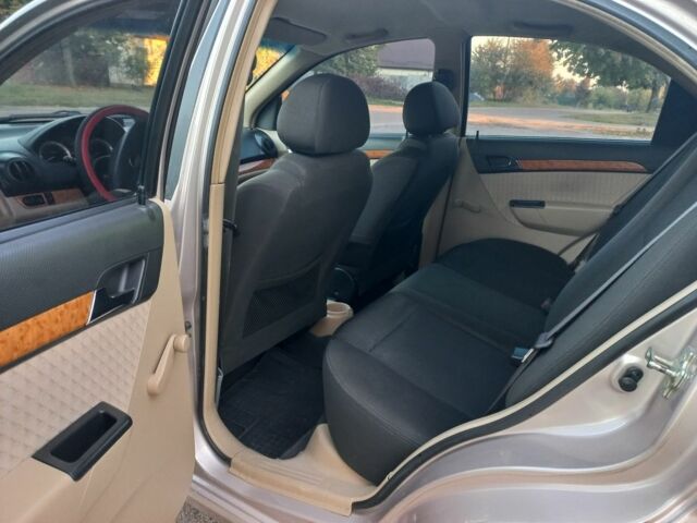 Бежевий Шевроле Авео, об'ємом двигуна 1.6 л та пробігом 180 тис. км за 4750 $, фото 7 на Automoto.ua