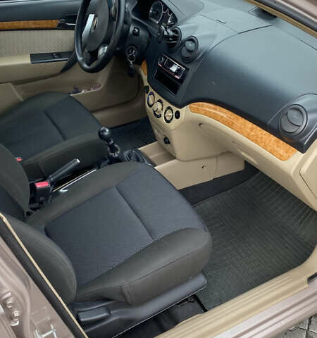 Бежевий Шевроле Авео, об'ємом двигуна 1.6 л та пробігом 140 тис. км за 4000 $, фото 13 на Automoto.ua