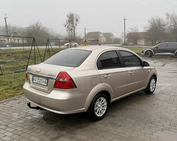 Бежевый Шевроле Авео, объемом двигателя 1.6 л и пробегом 278 тыс. км за 5400 $, фото 3 на Automoto.ua