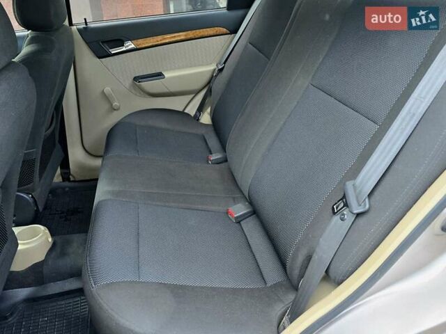 Бежевый Шевроле Авео, объемом двигателя 1.6 л и пробегом 170 тыс. км за 3300 $, фото 14 на Automoto.ua