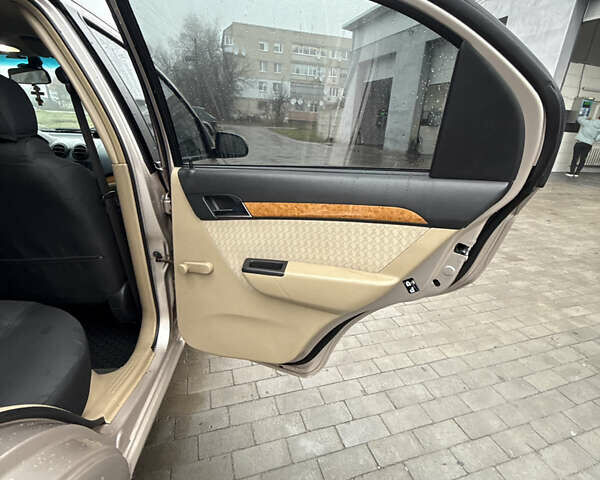 Бежевый Шевроле Авео, объемом двигателя 1.6 л и пробегом 278 тыс. км за 5400 $, фото 42 на Automoto.ua