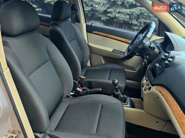 Бежевый Шевроле Авео, объемом двигателя 1.6 л и пробегом 170 тыс. км за 3300 $, фото 24 на Automoto.ua