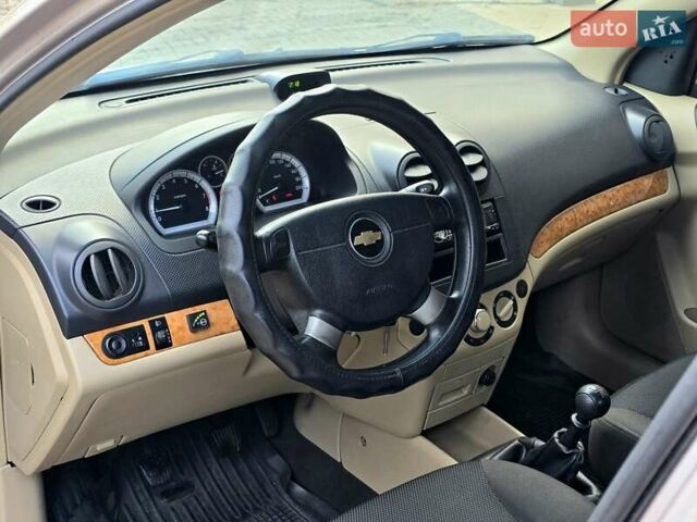Бежевый Шевроле Авео, объемом двигателя 1.6 л и пробегом 170 тыс. км за 3300 $, фото 12 на Automoto.ua