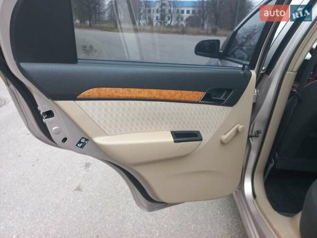 Бежевый Шевроле Авео, объемом двигателя 1.6 л и пробегом 180 тыс. км за 4500 $, фото 13 на Automoto.ua