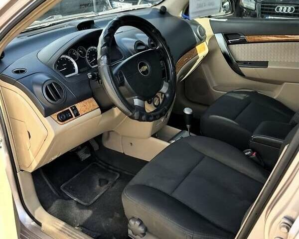 Бежевый Шевроле Авео, объемом двигателя 1.6 л и пробегом 184 тыс. км за 4400 $, фото 3 на Automoto.ua