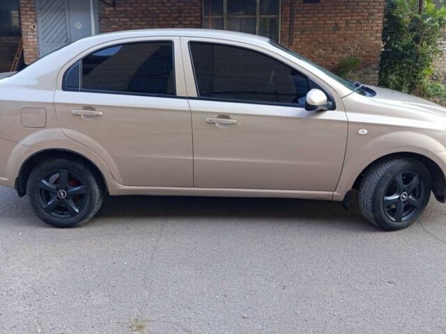Бежевый Шевроле Авео, объемом двигателя 1.6 л и пробегом 160 тыс. км за 4150 $, фото 1 на Automoto.ua