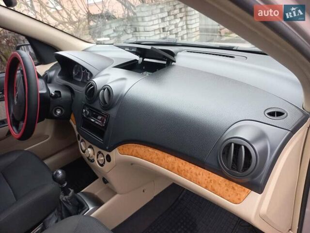 Бежевый Шевроле Авео, объемом двигателя 1.6 л и пробегом 180 тыс. км за 4600 $, фото 8 на Automoto.ua