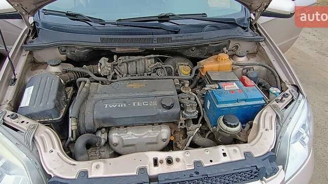 Бежевый Шевроле Авео, объемом двигателя 1.6 л и пробегом 154 тыс. км за 3500 $, фото 6 на Automoto.ua