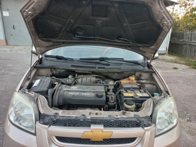 Бежевий Шевроле Авео, об'ємом двигуна 1.6 л та пробігом 180 тис. км за 4750 $, фото 2 на Automoto.ua