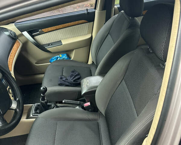 Шевроле Авео 2008 в Кременчуге на Automoto.ua Бежевый Шевроле Авео, объемом двигателя 1.6 л и пробегом 198 тыс. км за 5100 $, фото 7 на Automoto.ua