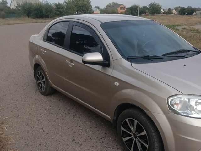 Бежевый Шевроле Авео, объемом двигателя 1.6 л и пробегом 301 тыс. км за 3500 $, фото 2 на Automoto.ua