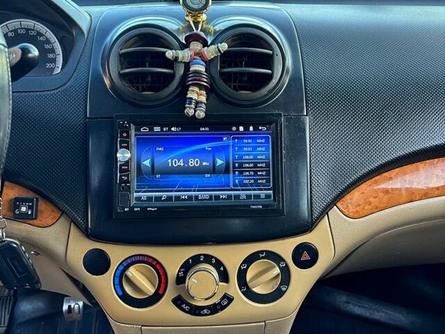 Шевроле Авео 2008 в Новоукраинке на Automoto.ua Бежевый Шевроле Авео, объемом двигателя 1.6 л и пробегом 190 тыс. км за 2800 $, фото 10 на Automoto.ua