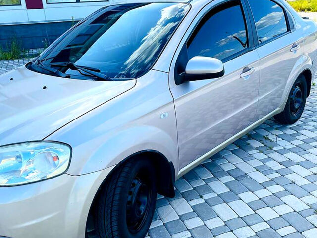 Бежевый Шевроле Авео, объемом двигателя 1.6 л и пробегом 241 тыс. км за 3700 $, фото 6 на Automoto.ua