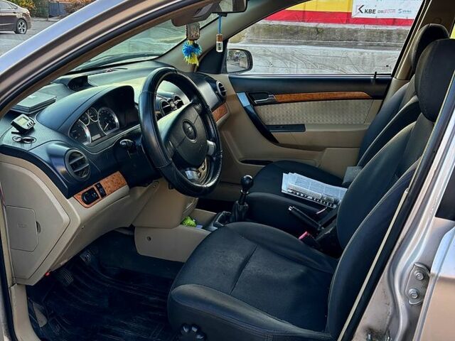 Шевроле Авео 2008 в Новоукраинке на Automoto.ua Бежевый Шевроле Авео, объемом двигателя 1.6 л и пробегом 190 тыс. км за 2800 $, фото 4 на Automoto.ua