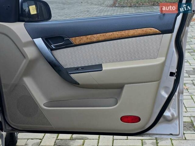 Бежевый Шевроле Авео, объемом двигателя 1.6 л и пробегом 170 тыс. км за 3300 $, фото 25 на Automoto.ua