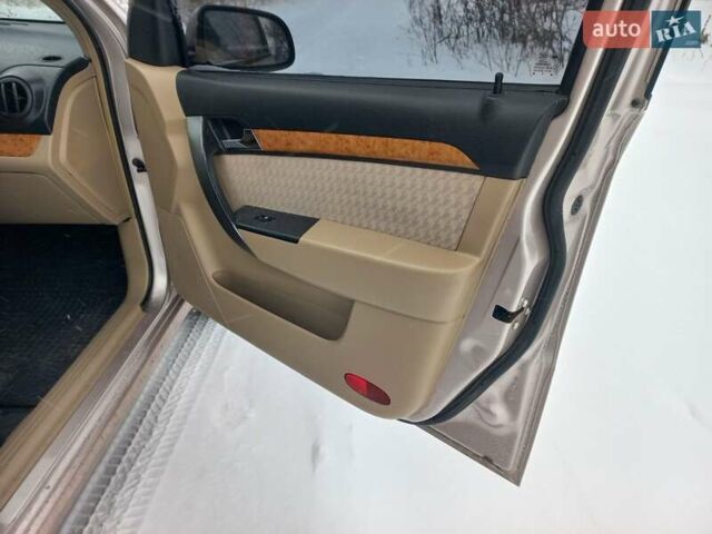 Бежевый Шевроле Авео, объемом двигателя 1.6 л и пробегом 181 тыс. км за 4600 $, фото 11 на Automoto.ua