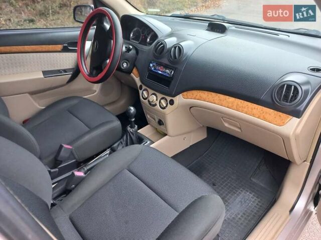 Бежевый Шевроле Авео, объемом двигателя 1.6 л и пробегом 180 тыс. км за 4500 $, фото 9 на Automoto.ua