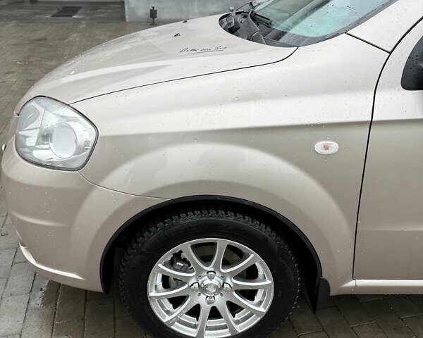 Бежевый Шевроле Авео, объемом двигателя 1.6 л и пробегом 278 тыс. км за 5400 $, фото 9 на Automoto.ua