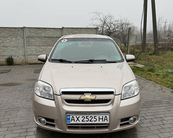 Бежевый Шевроле Авео, объемом двигателя 1.6 л и пробегом 278 тыс. км за 5400 $, фото 1 на Automoto.ua