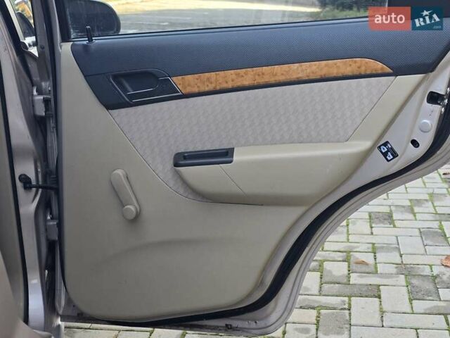 Бежевый Шевроле Авео, объемом двигателя 1.6 л и пробегом 170 тыс. км за 3300 $, фото 17 на Automoto.ua