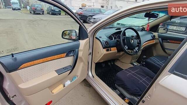 Бежевый Шевроле Авео, объемом двигателя 1.6 л и пробегом 154 тыс. км за 3500 $, фото 4 на Automoto.ua