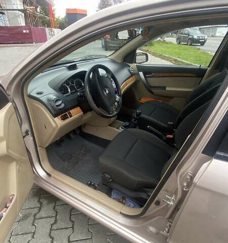 Бежевий Шевроле Авео, об'ємом двигуна 1.6 л та пробігом 140 тис. км за 4000 $, фото 17 на Automoto.ua