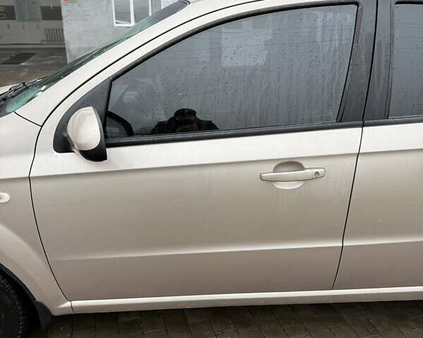 Бежевый Шевроле Авео, объемом двигателя 1.6 л и пробегом 278 тыс. км за 5400 $, фото 10 на Automoto.ua