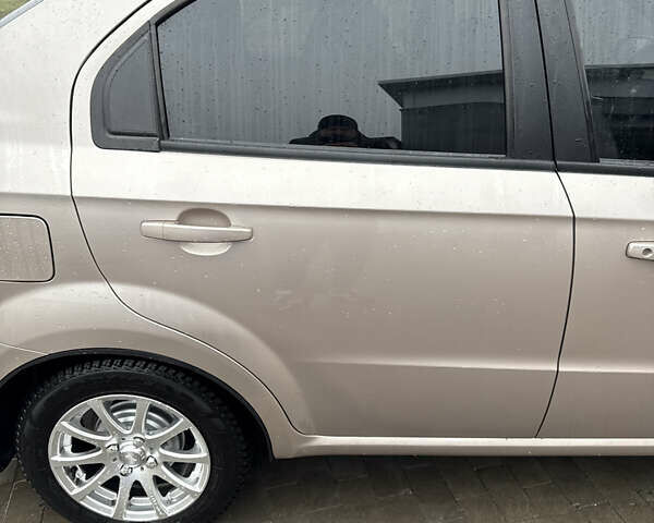 Бежевый Шевроле Авео, объемом двигателя 1.6 л и пробегом 278 тыс. км за 5400 $, фото 23 на Automoto.ua