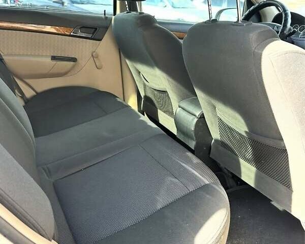 Бежевый Шевроле Авео, объемом двигателя 1.6 л и пробегом 184 тыс. км за 4400 $, фото 2 на Automoto.ua