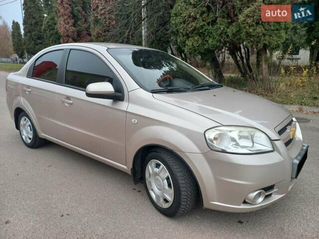 Бежевый Шевроле Авео, объемом двигателя 1.6 л и пробегом 180 тыс. км за 4500 $, фото 1 на Automoto.ua