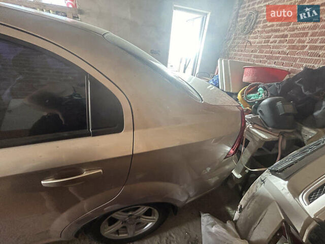 Бежевий Шевроле Авео, об'ємом двигуна 1.6 л та пробігом 102 тис. км за 2300 $, фото 7 на Automoto.ua
