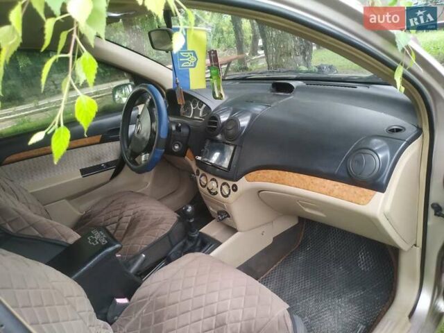 Бежевый Шевроле Авео, объемом двигателя 1.6 л и пробегом 230 тыс. км за 3400 $, фото 6 на Automoto.ua