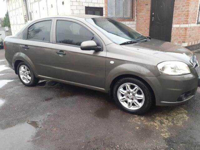 Бежевый Шевроле Авео, объемом двигателя 1.5 л и пробегом 286 тыс. км за 3550 $, фото 4 на Automoto.ua