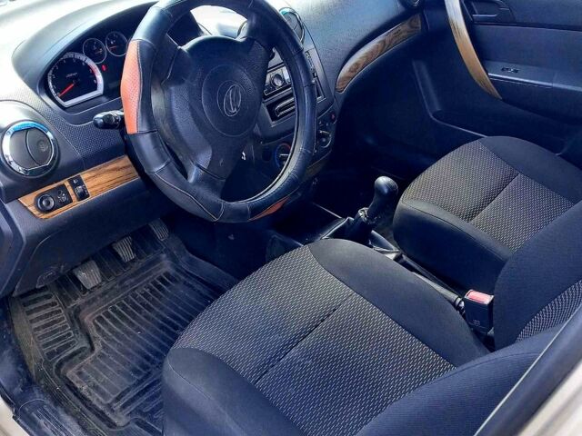 Бежевий Шевроле Авео, об'ємом двигуна 1.5 л та пробігом 125 тис. км за 3900 $, фото 5 на Automoto.ua