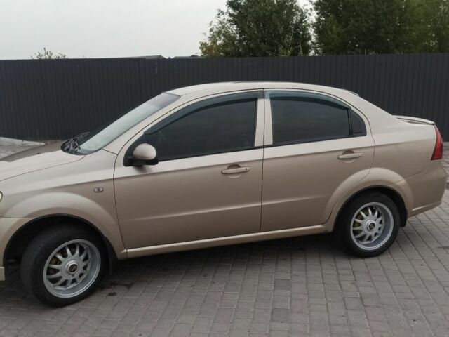 Бежевый Шевроле Авео, объемом двигателя 1.4 л и пробегом 300 тыс. км за 3300 $, фото 1 на Automoto.ua