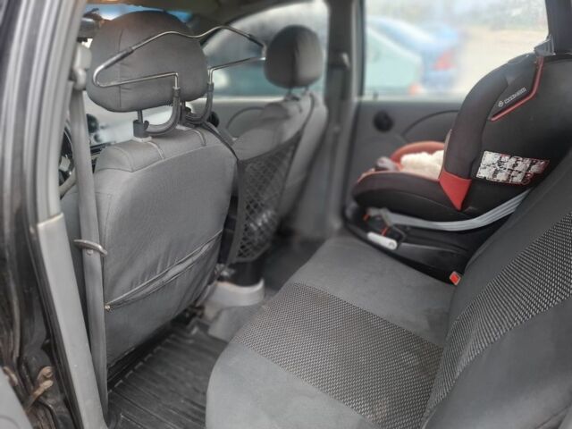 Черный Шевроле Авео, объемом двигателя 1 л и пробегом 342 тыс. км за 2300 $, фото 6 на Automoto.ua