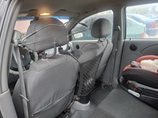 Черный Шевроле Авео, объемом двигателя 1 л и пробегом 342 тыс. км за 2300 $, фото 7 на Automoto.ua