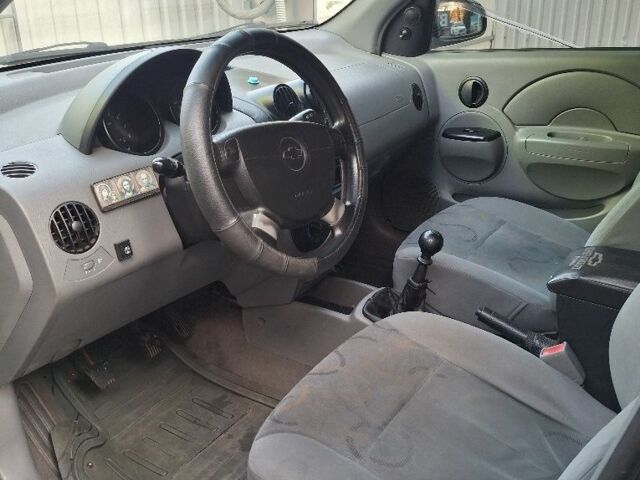 Черный Шевроле Авео, объемом двигателя 1.5 л и пробегом 220 тыс. км за 2000 $, фото 3 на Automoto.ua